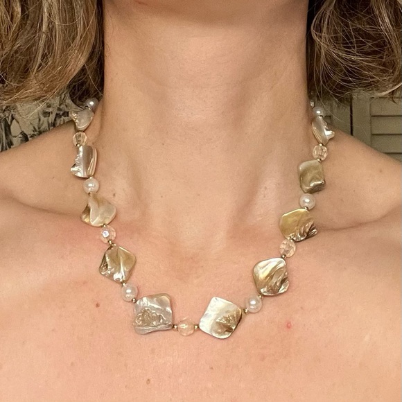 Mother of pearl necklace - Picture 3 of 3